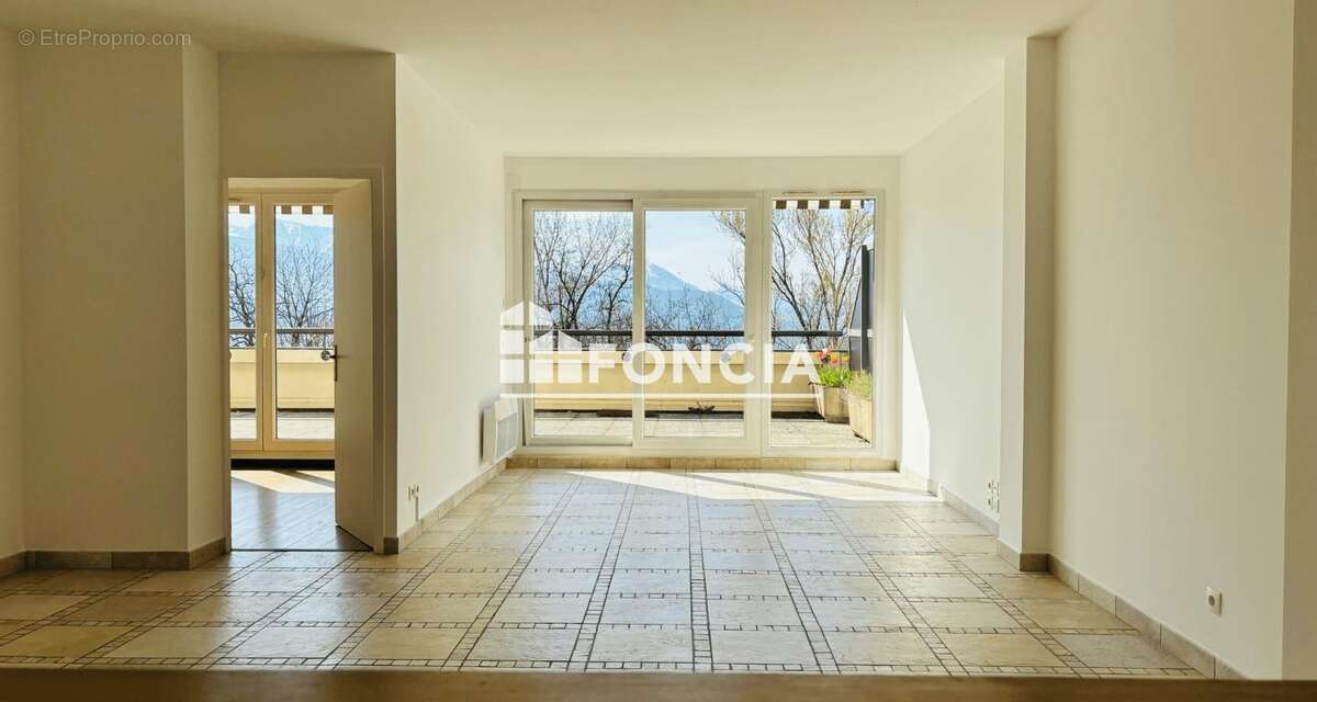 Appartement à CORENC