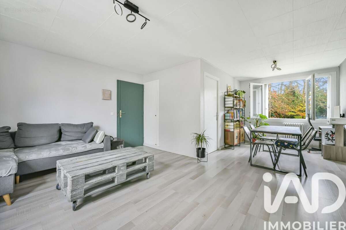 Photo 4 - Appartement à LA CELLE-SAINT-CLOUD