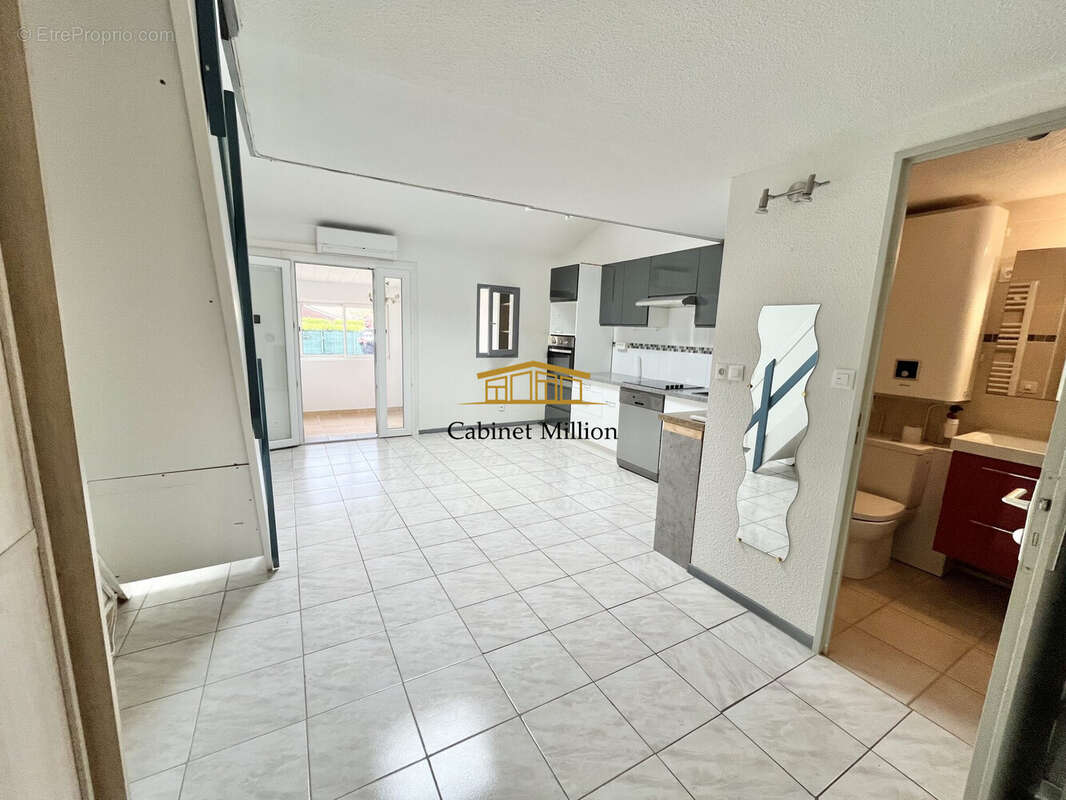 Maison à VIC-LA-GARDIOLE