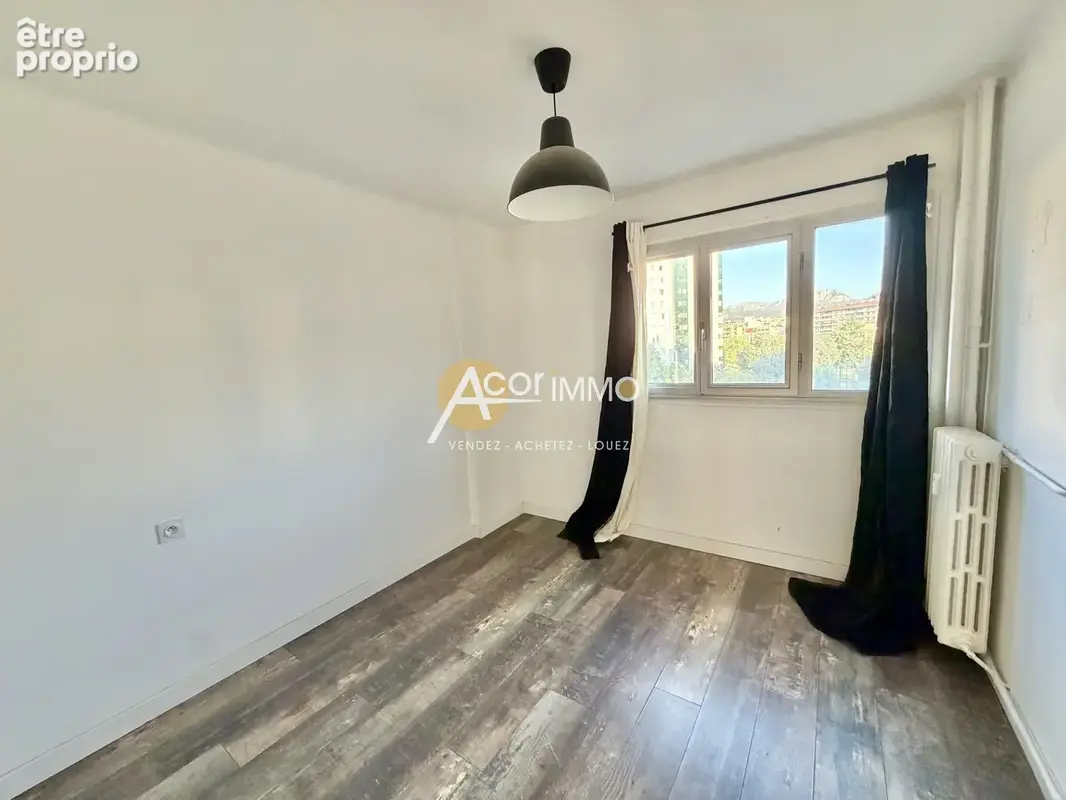 Toulon - Aguillon, très bel appartement faux T4 avec balcon, cave et parking collectif - photo 10