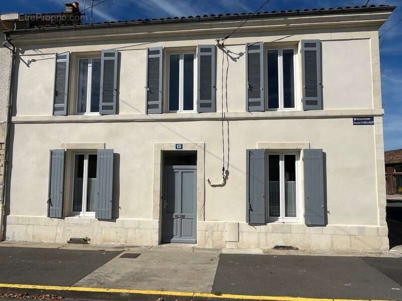 Maison à SAINT-JEAN-D'ANGELY