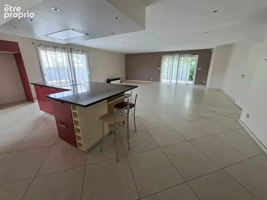 Maison 180 m² à Dange-Saint-Romain  - photo 3