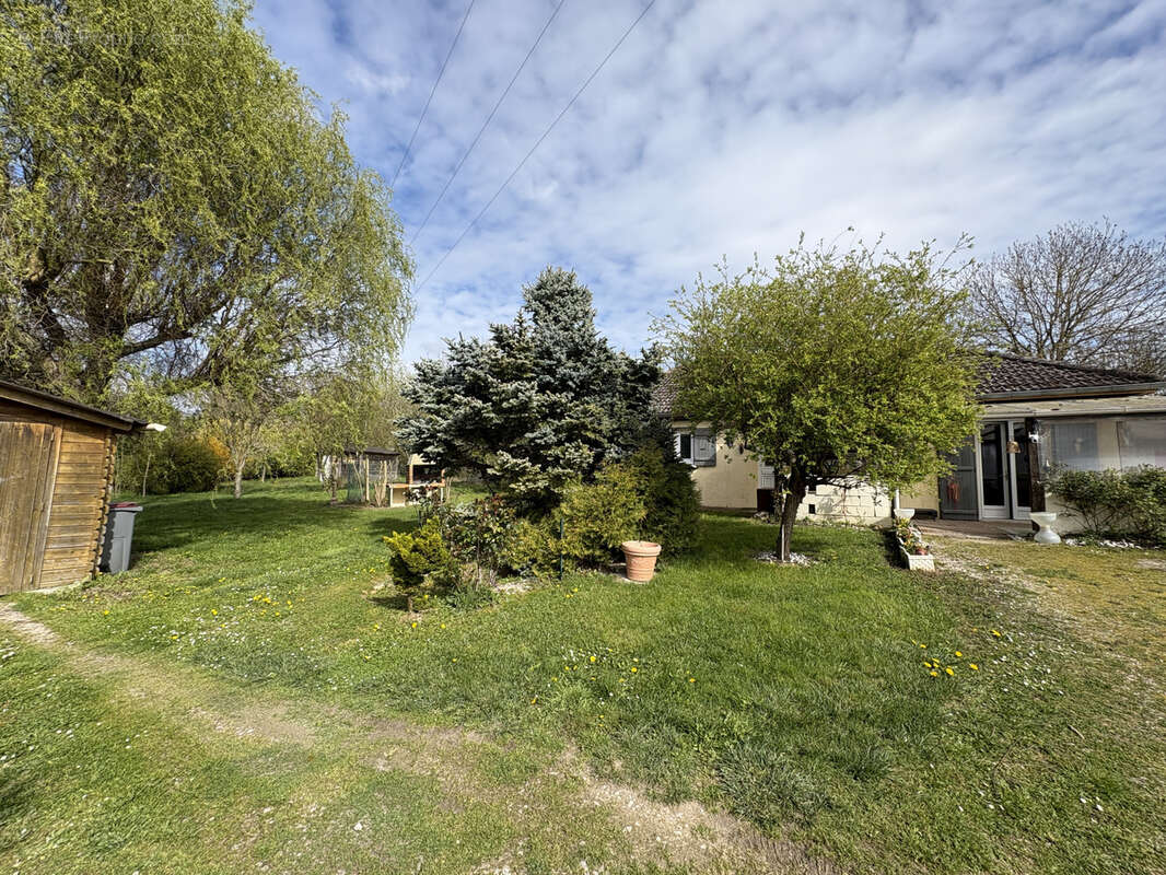 Maison à SAINT-REMY-SOUS-BARBUISE