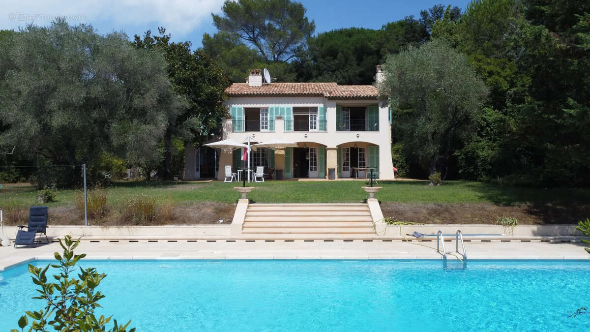 Maison à ROQUEFORT-LES-PINS