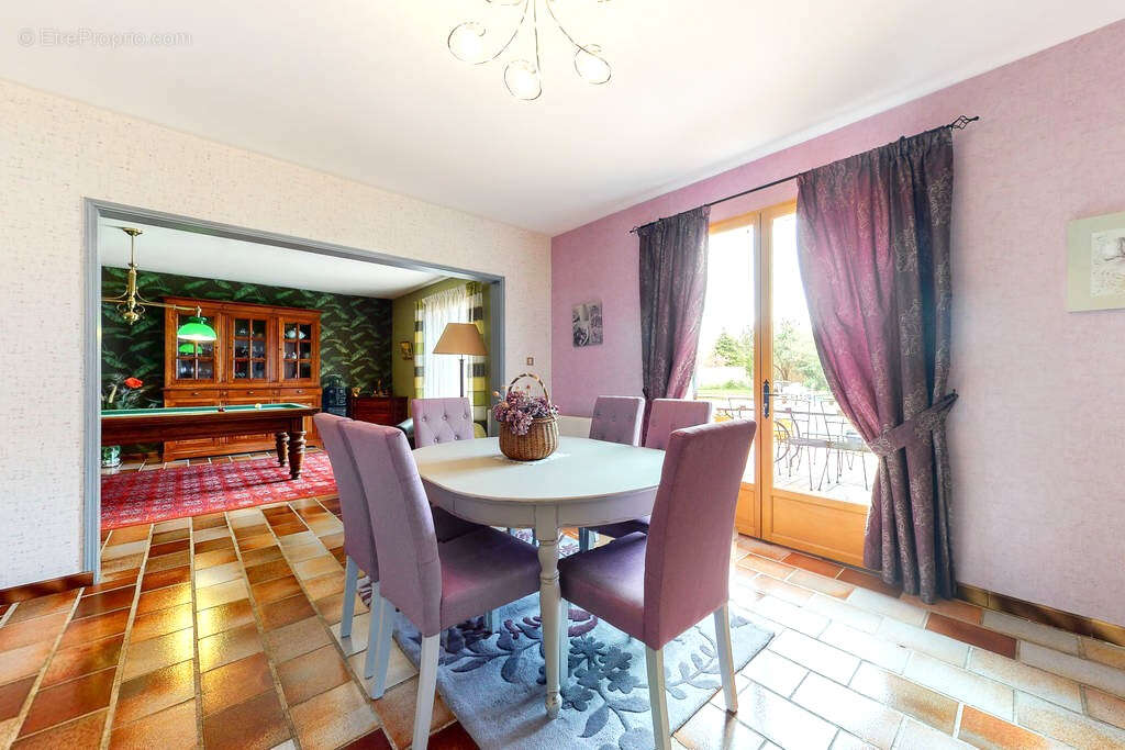 Maison à GIFFAUMONT-CHAMPAUBERT