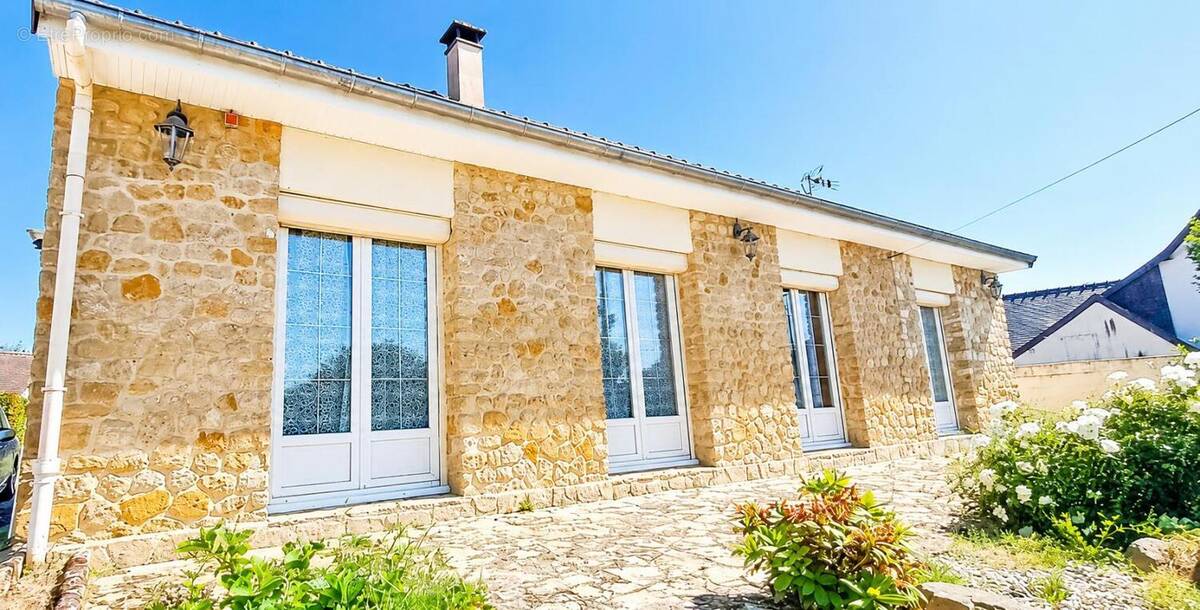 Maison à LAVARE