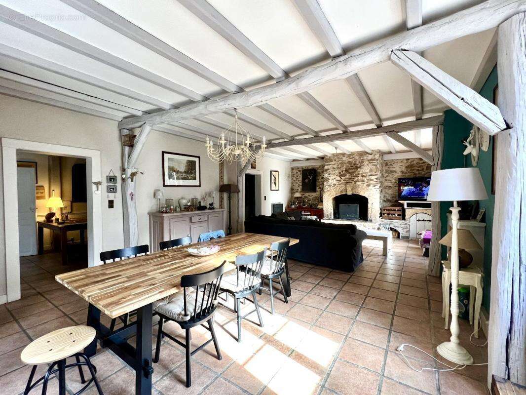 Maison à SAINT-JUERY