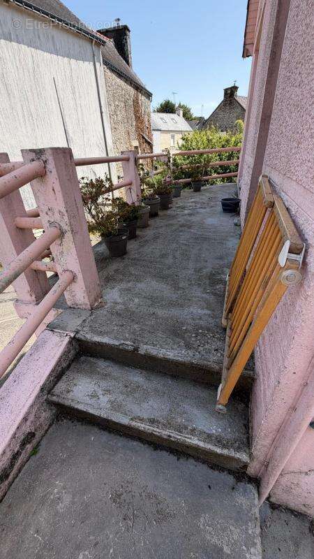 Maison de bourg avec rapport locatif - photo 4