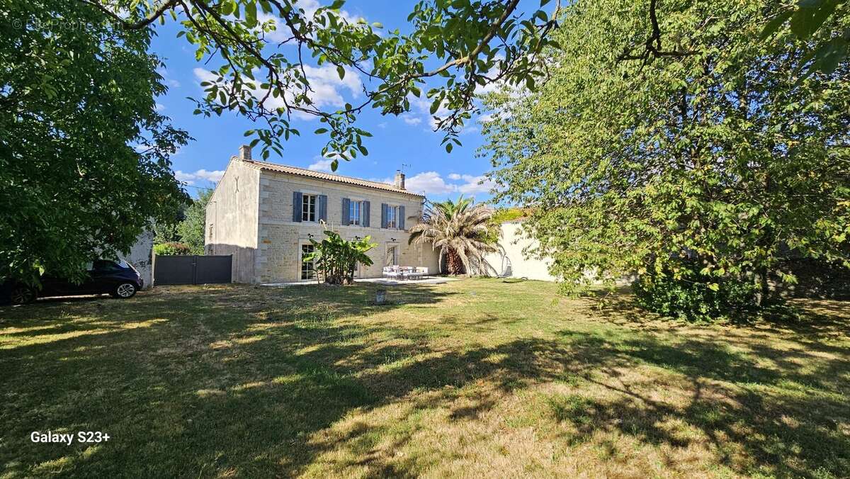 Maison 180 m² à Saint-Symphorien  - photo 5