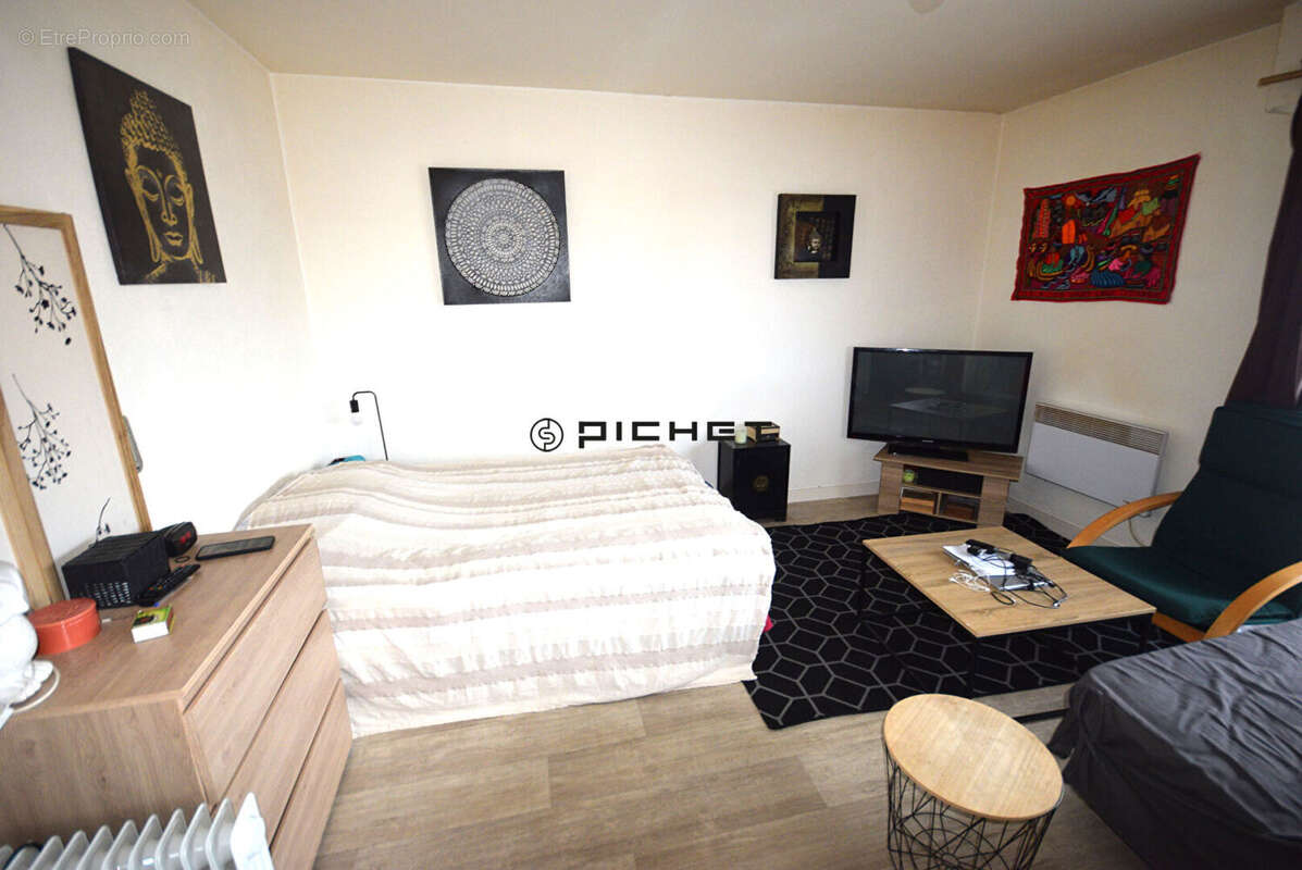 LA ROCHELLE Appartement T1 Bis avec ascenseur balcon parking et cave. - photo 5