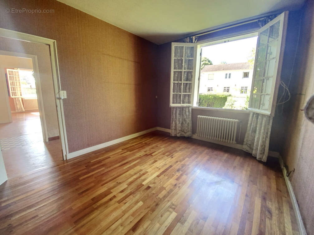 Maison à MANZAC-SUR-VERN