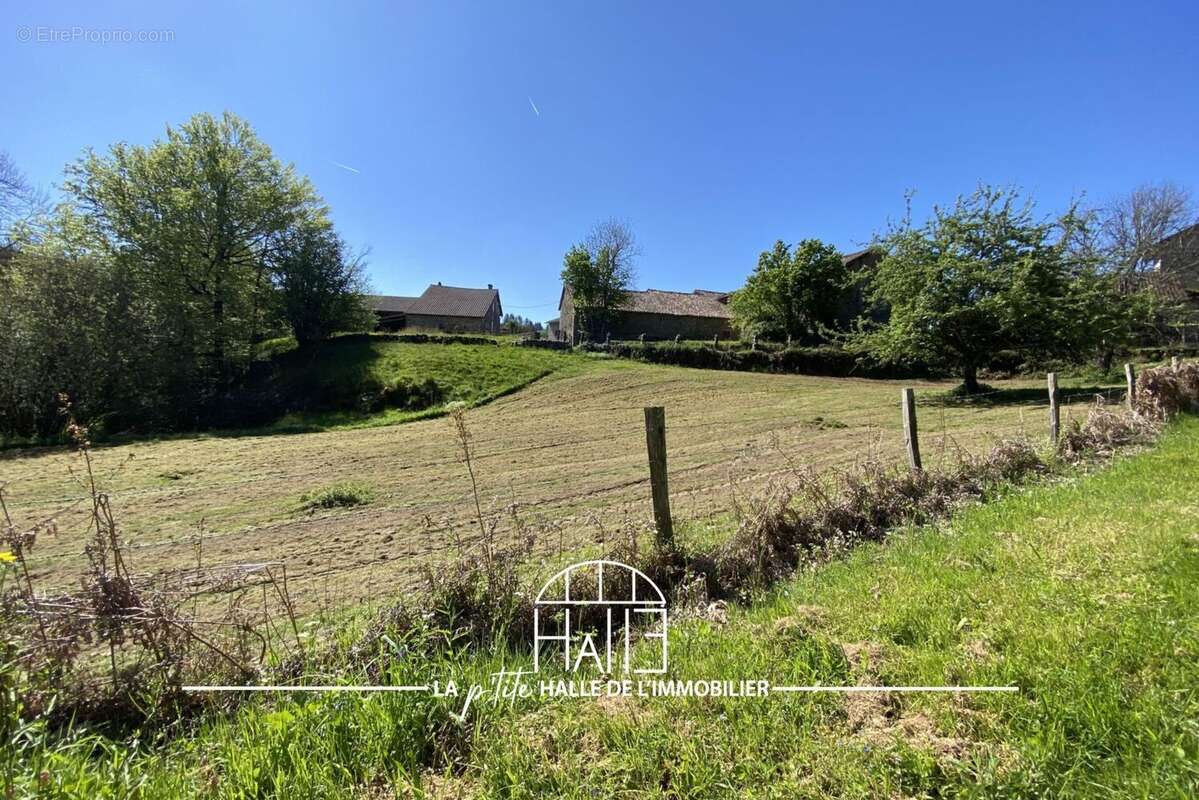 Terrain à BONNAC-LA-COTE