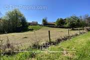 Terrain à BONNAC-LA-COTE