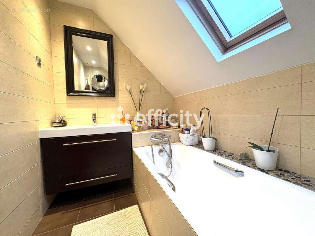 Maison à MONTIGNY-LES-CORMEILLES