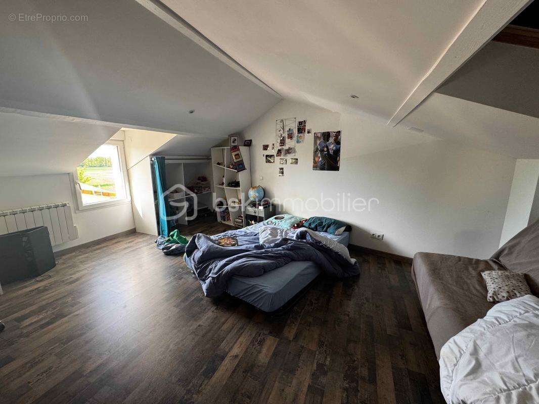 Maison avec logement indépendant loué, dépendances et terrain de 2 363 m² - photo 8