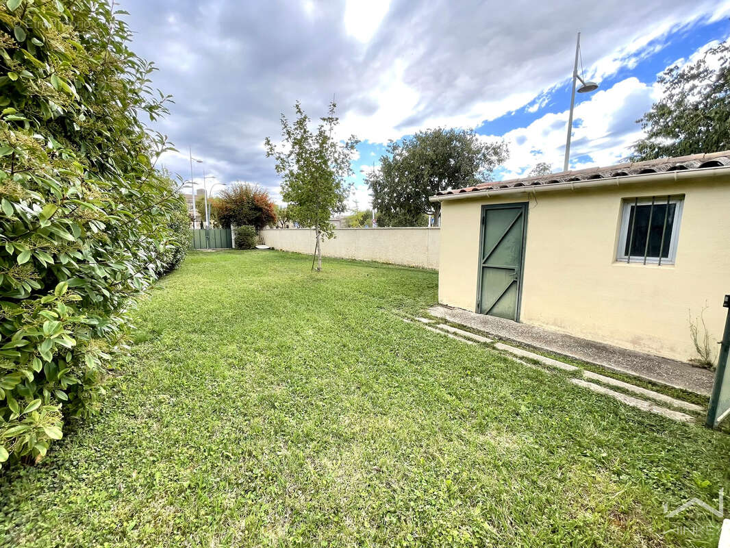 Ensemble immobilier rare au cœur de bollène   2 habitations   vue collégiale saint-martin   garages   cour int - photo 21