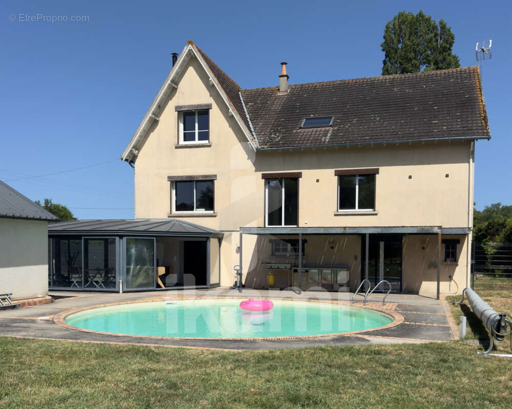 Maison familiale avec piscine sur 8 ha 58 - photo 2