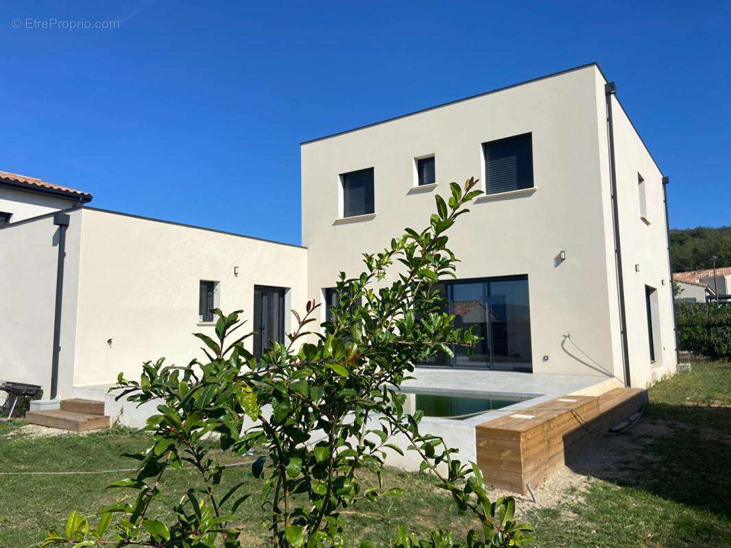 Maison à MONTELIMAR