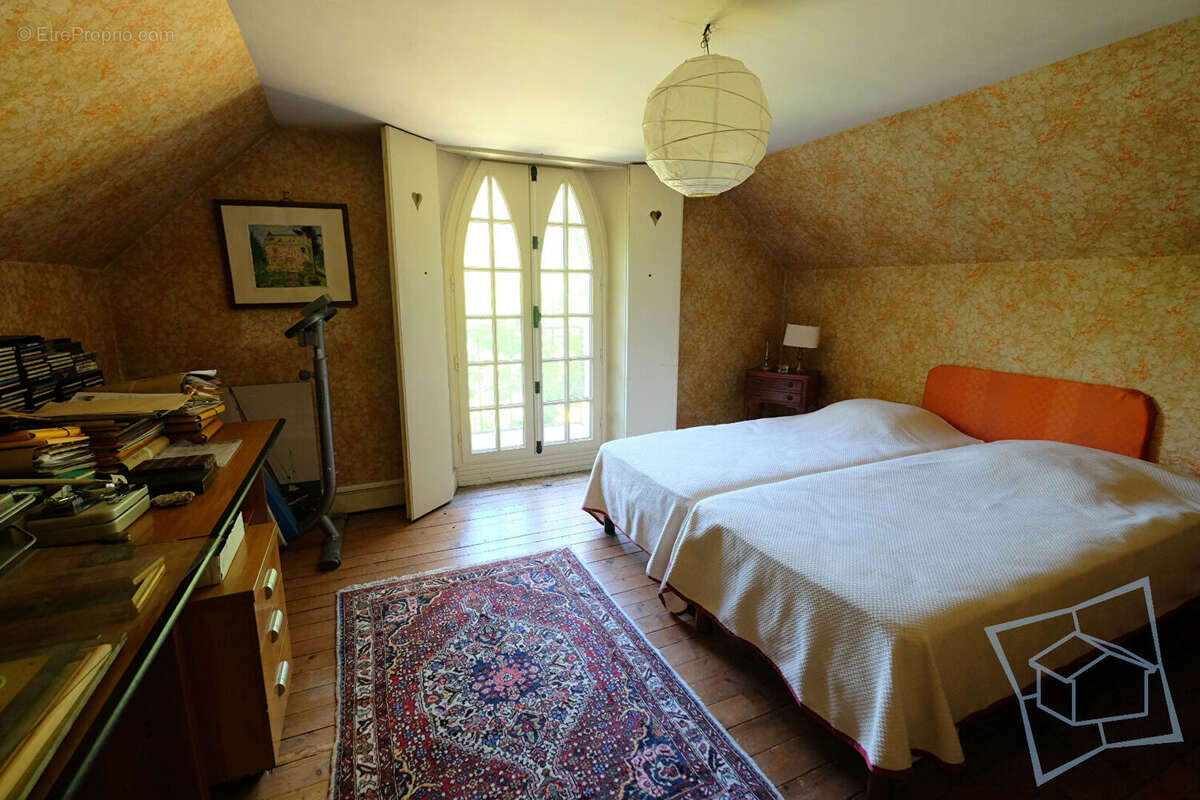 Maison à MILON-LA-CHAPELLE