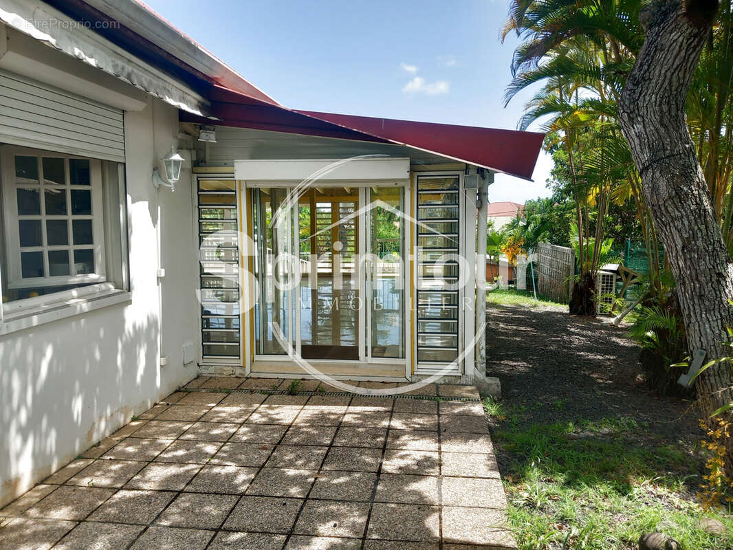 Maison à BAIE-MAHAULT