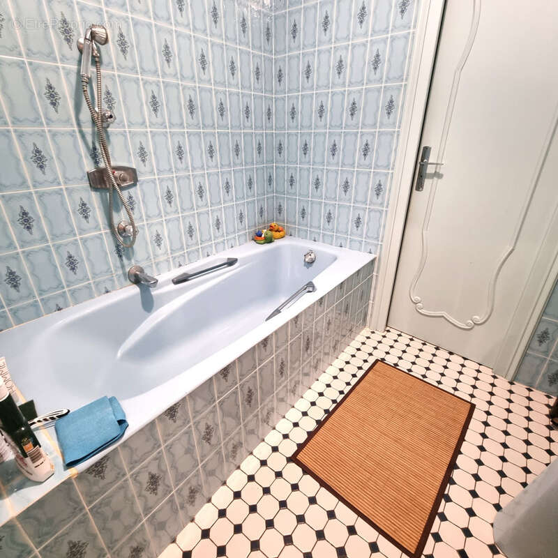 Maison à SAINT-DENIS-DE-JOUHET