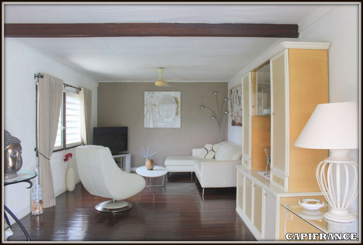 A vendre a kourou (97310) une magnifique maison en bois t5 de 106 m² avec 2 maisons t2 independantes - terrain de 775 m² - au pr - photo 6