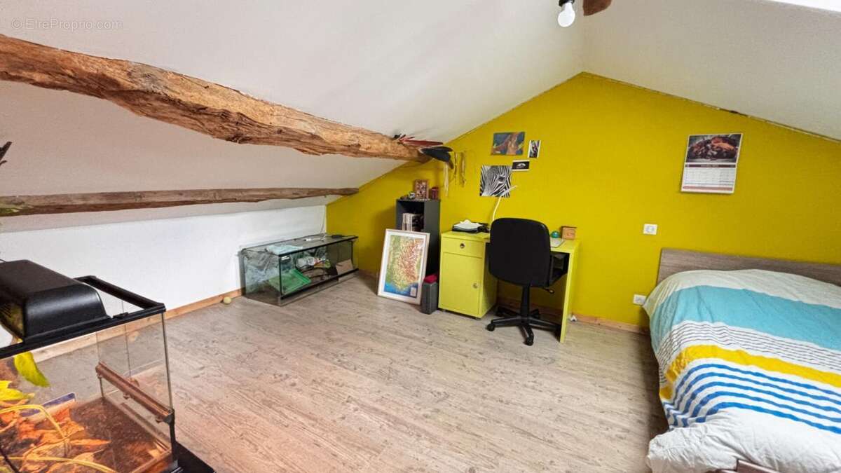 Maison en pierre,  Uchizy, 152 m2 avec beau terrain arboré et dépendances - photo 11