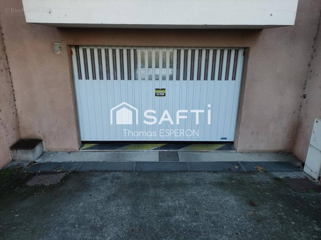 Photo 1 - Parking à CUGNAUX