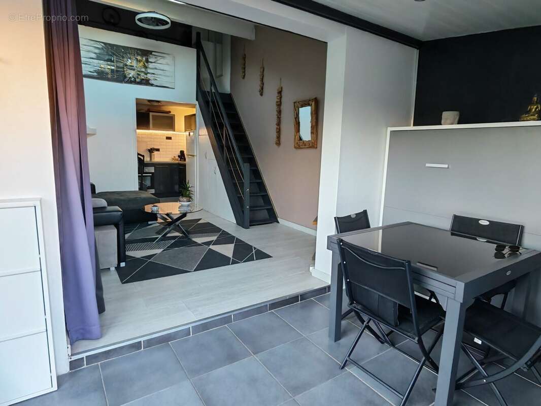 Maison à VIC-LA-GARDIOLE