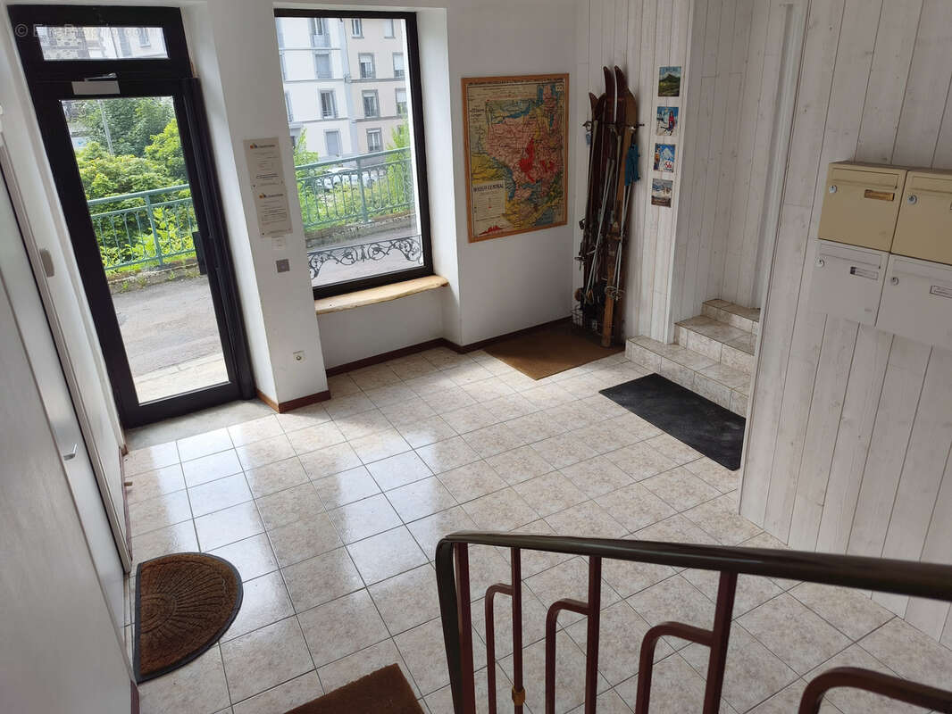 Lumineux T4 de 58 m2 très bien situé en hypercentre et avec belle vue - photo 18