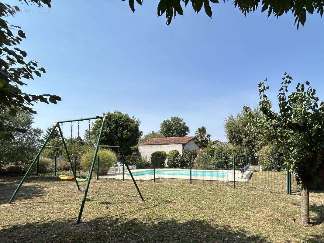 Maison à BOUGE-CHAMBALUD