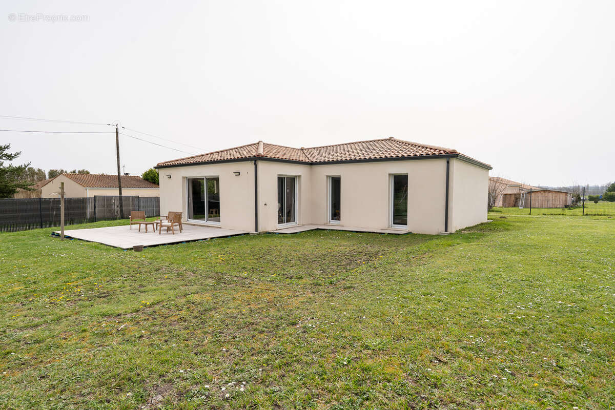 Maison à SAINT-CIERS-CHAMPAGNE