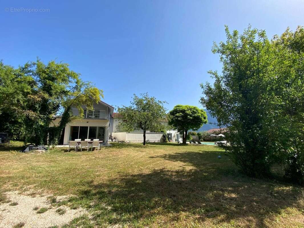 Maison à VEUREY-VOROIZE