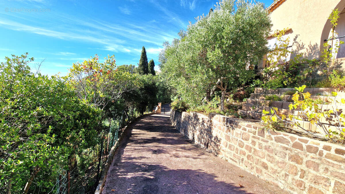 Maison à LES ISSAMBRES