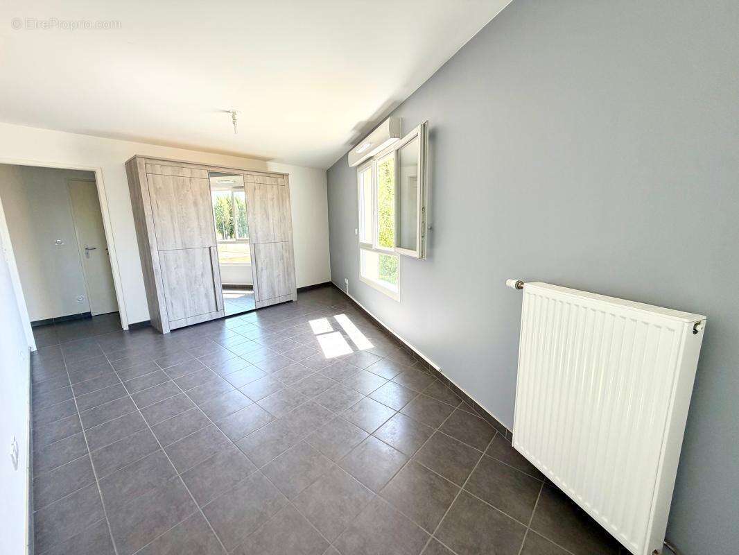 Appartement à L'ARBRESLE