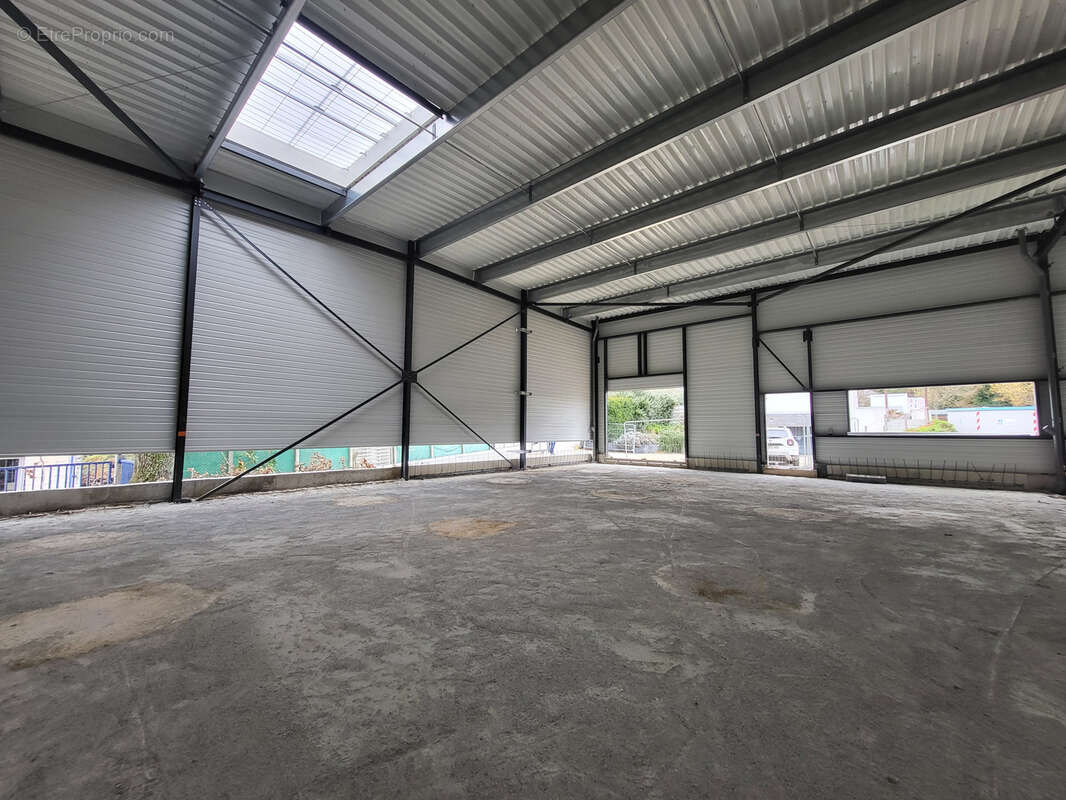 Commerce à SAINT-AVE