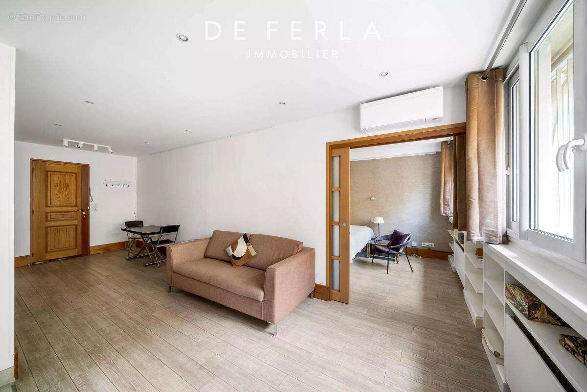 Appartement à PARIS-8E