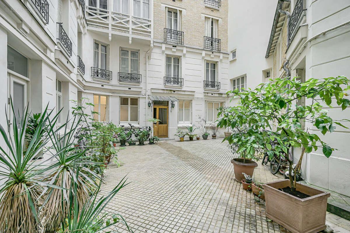 Appartement à PARIS-14E