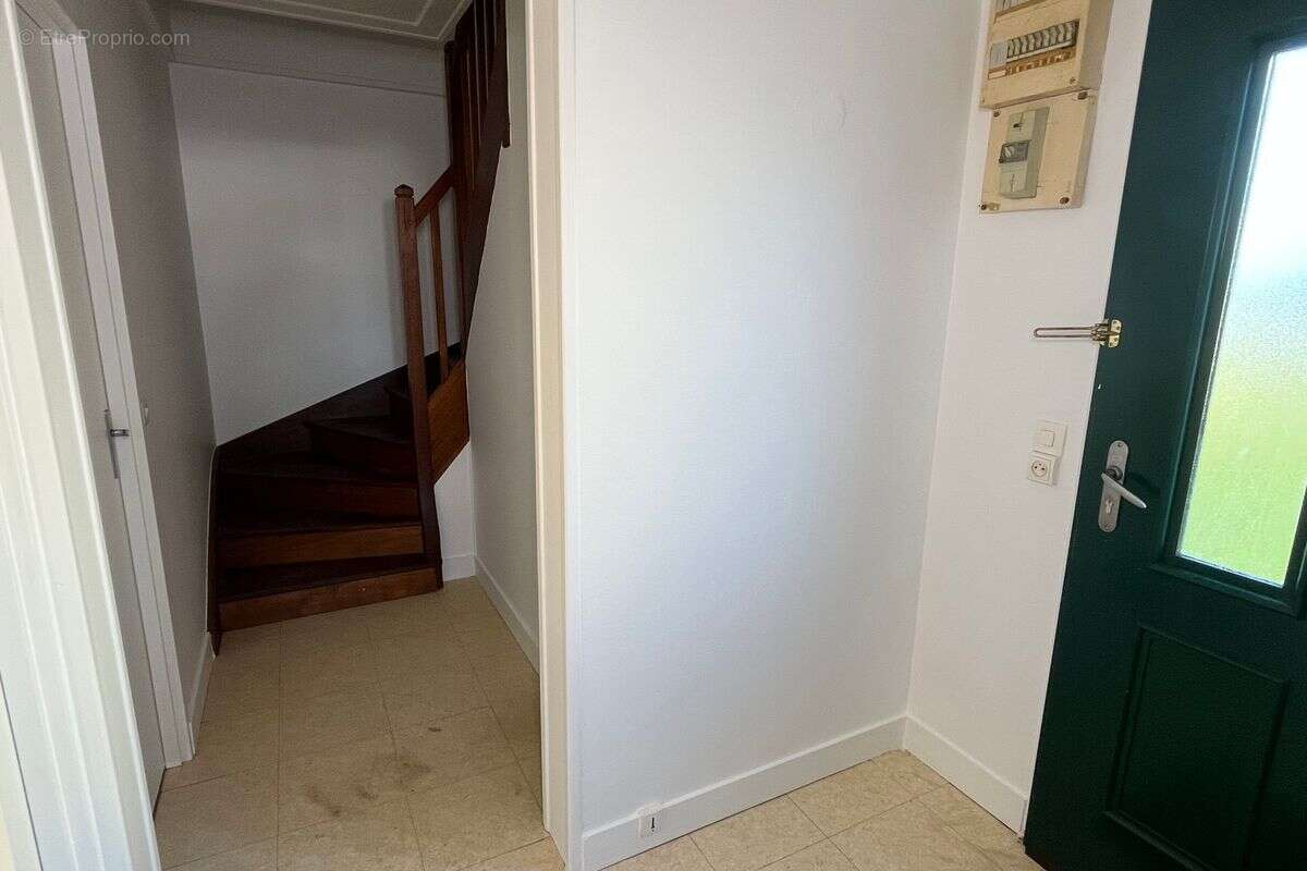 Maison à NOUANS-LES-FONTAINES