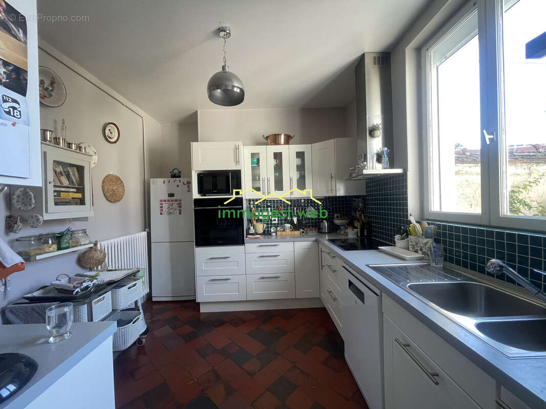 Charmante maison en brique avec jardin, garage et fort potentiel à NEUILLY EN THELLE - photo 2
