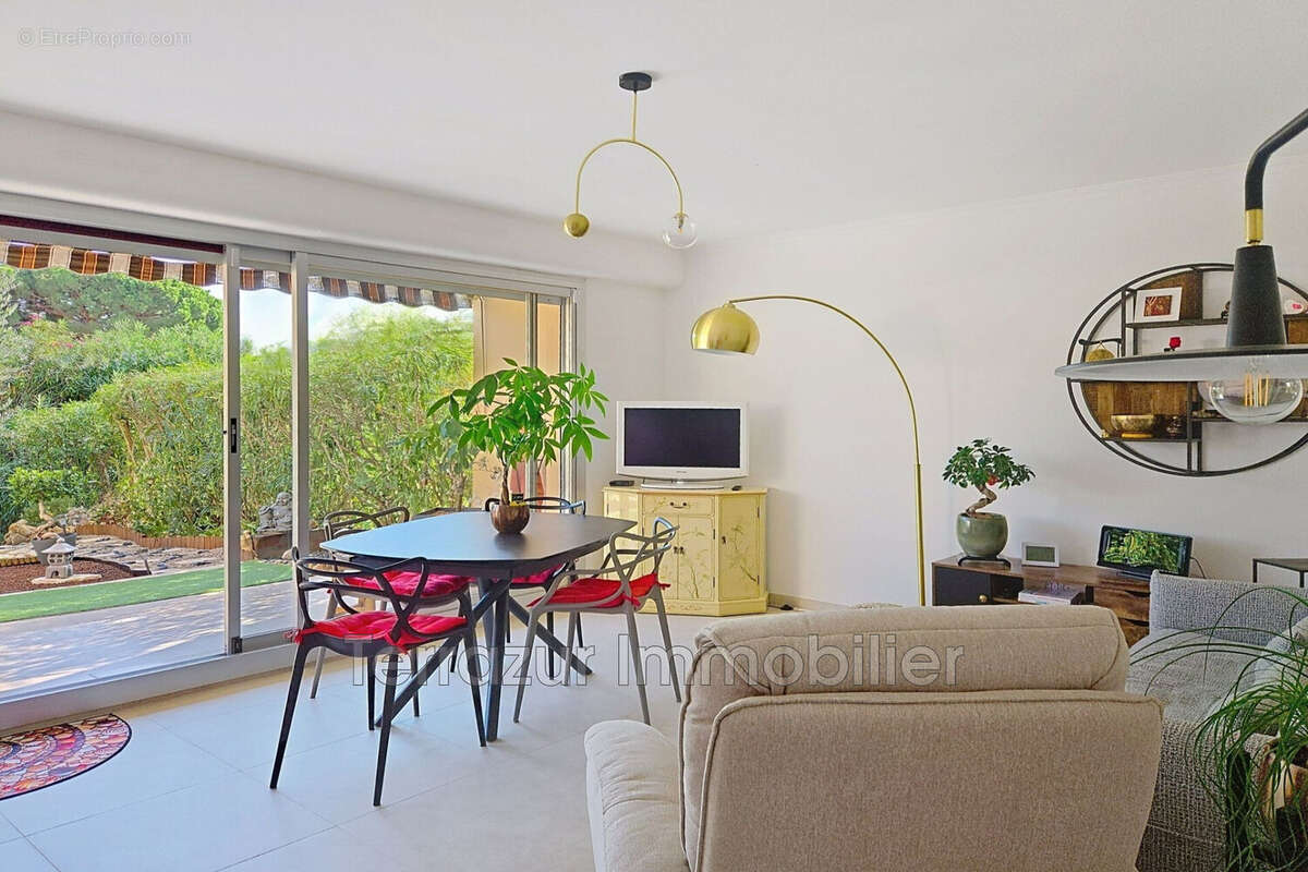 Appartement à VALLAURIS