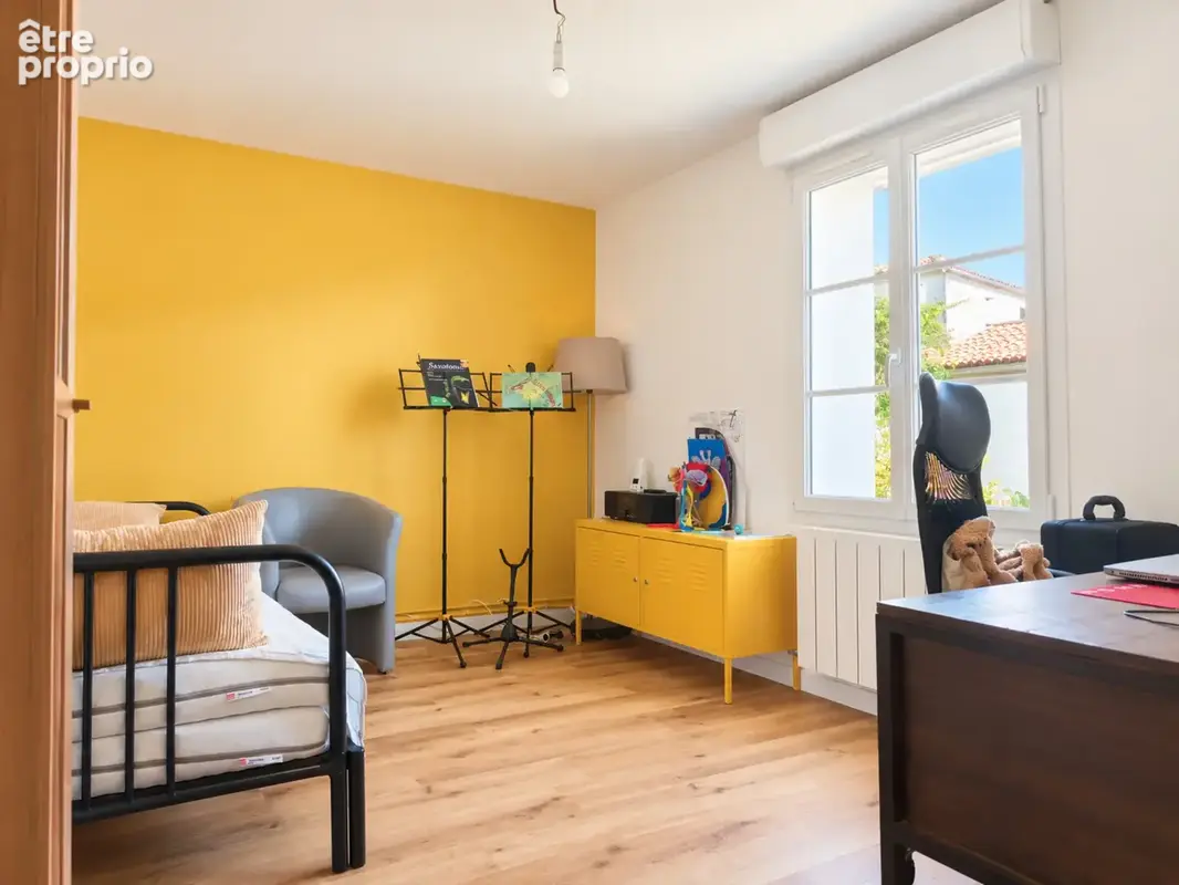 Maison de plain pieds à vendre - centre ville de Surgères - photo 8