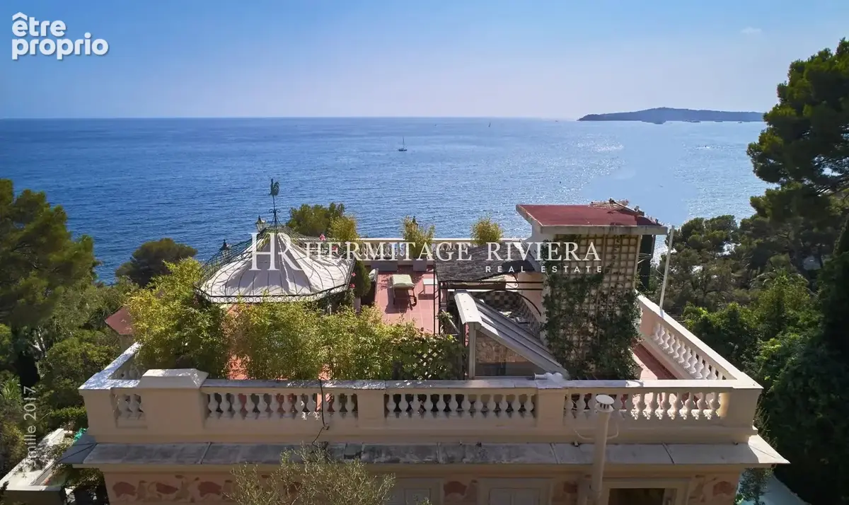 vue 2 de la villa belle époque à vendre à cap-d'ail