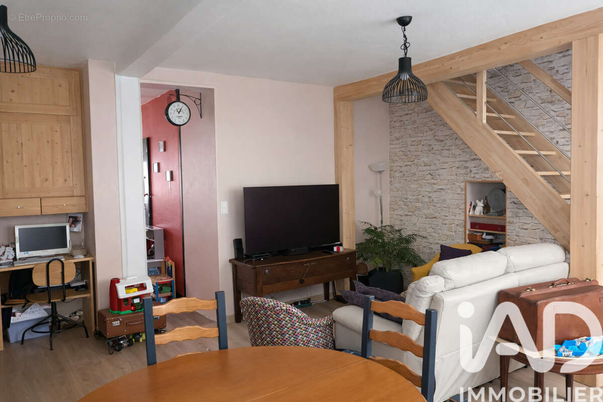 Maison 110 m² à Le Montet  - photo 3