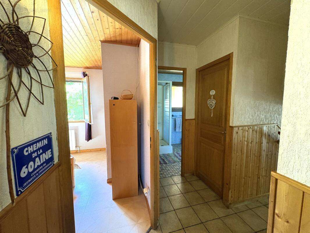 Maison 153 m² à Gruffy  - photo 11
