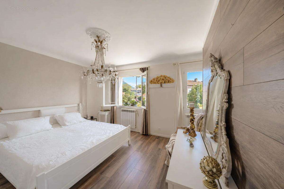 Maison à LA VALETTE-DU-VAR