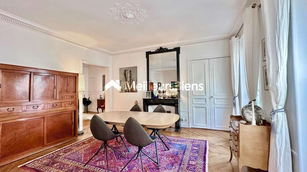 Appartement à PARIS-9E