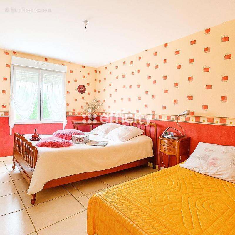 Maison à LENCLOITRE