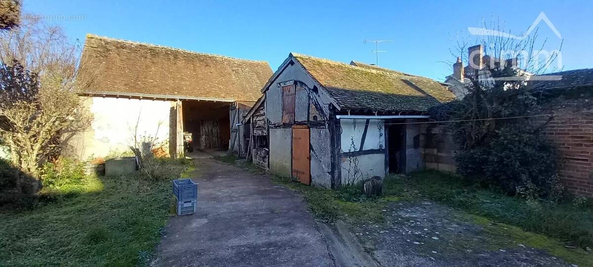 Maison à SELLES-SAINT-DENIS