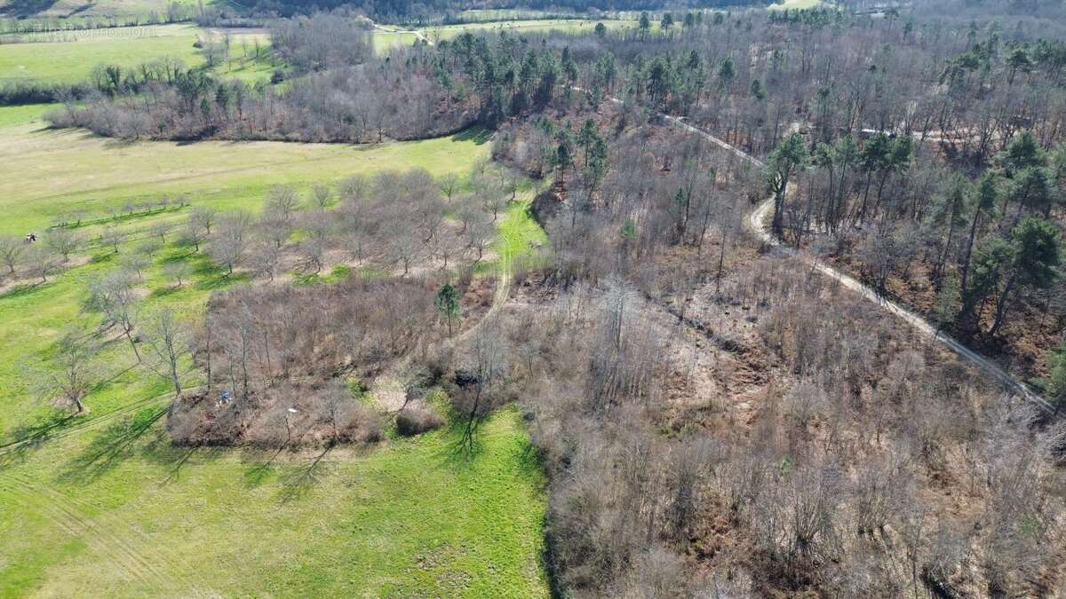 Terrain à DOUVILLE